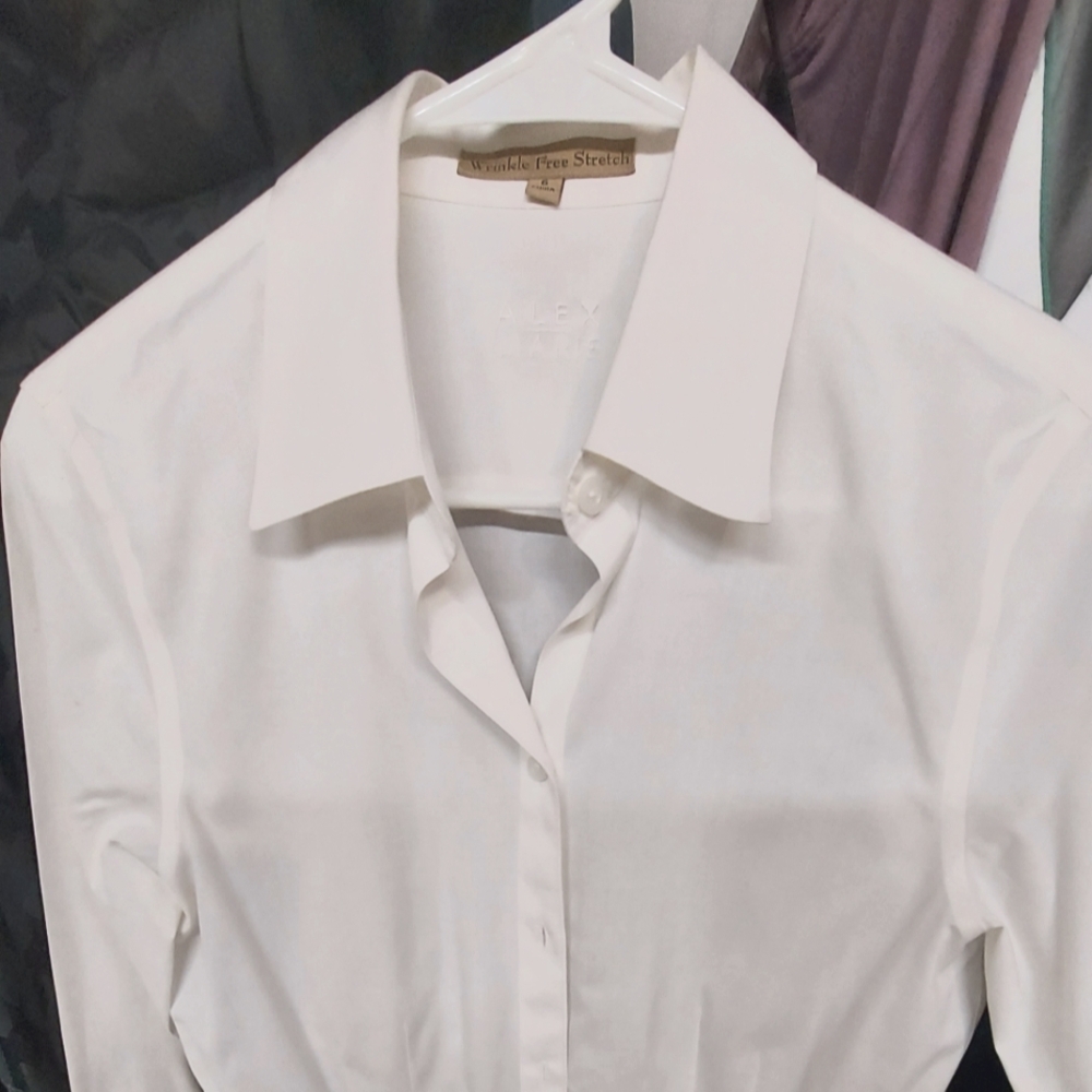 ALEX MARIE wrinkle free white blouse size 6